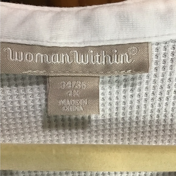 Woman’s size 4X woman, within long sleeve, pristine, white top with embroidery.R - Picture 5 of 10